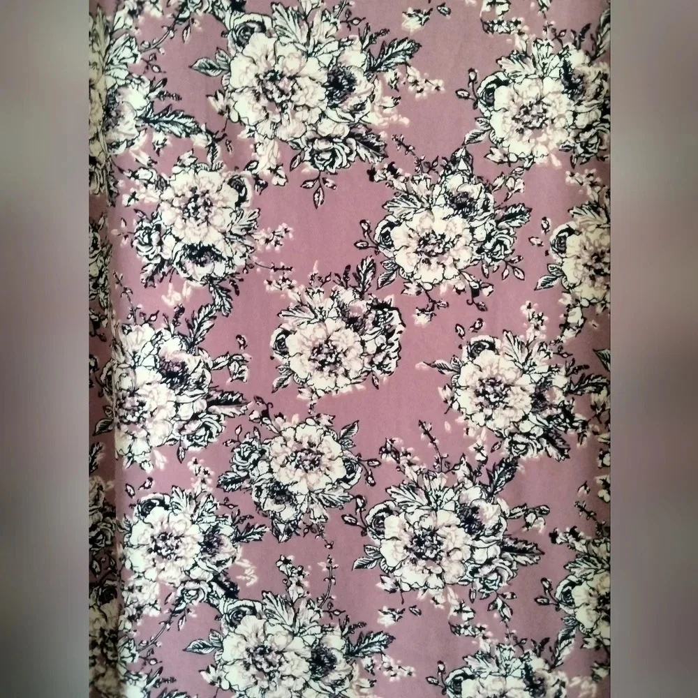 LuLaRoe Womens SzM Short Sleeve Soft Plum-LightCreamFloral Print High to Low Hem - Picture 6 of 7